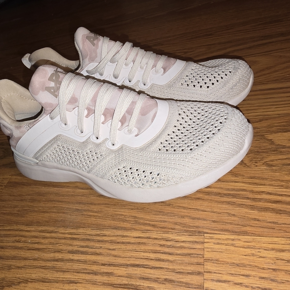 APL Techloom Tracer Pink White Athletic Running Shoes Sneakers Womens 5.5 NEW
